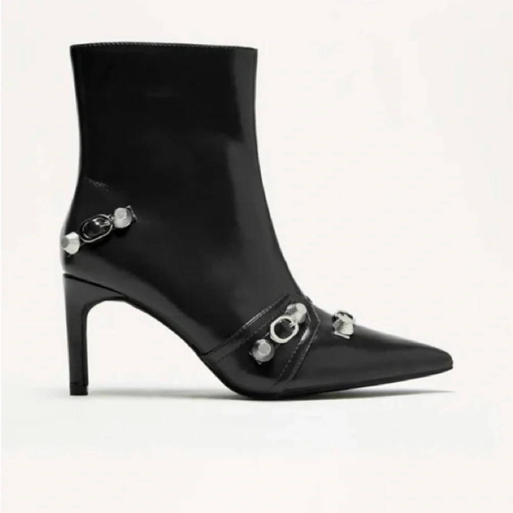 Jude Hardware Booties NEW 🏷️